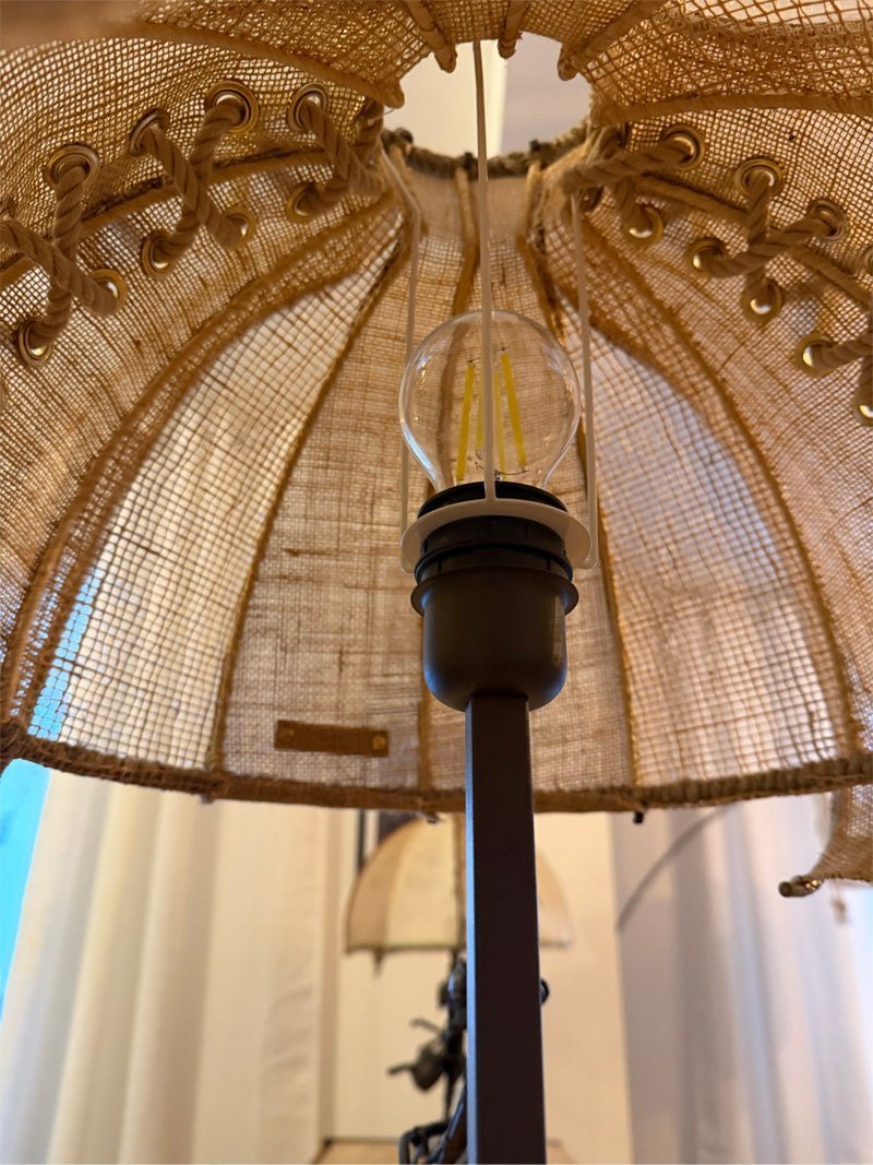 Vue intérieure d'une lampe corsetée MIYA