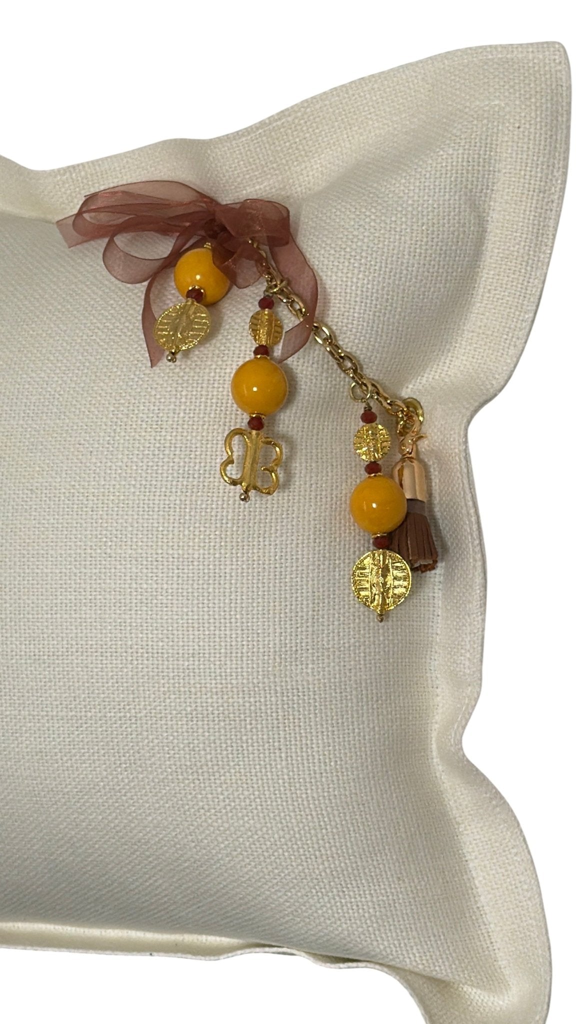 Pampille artisanale avec perles safran et poids Ashanti traditionnels