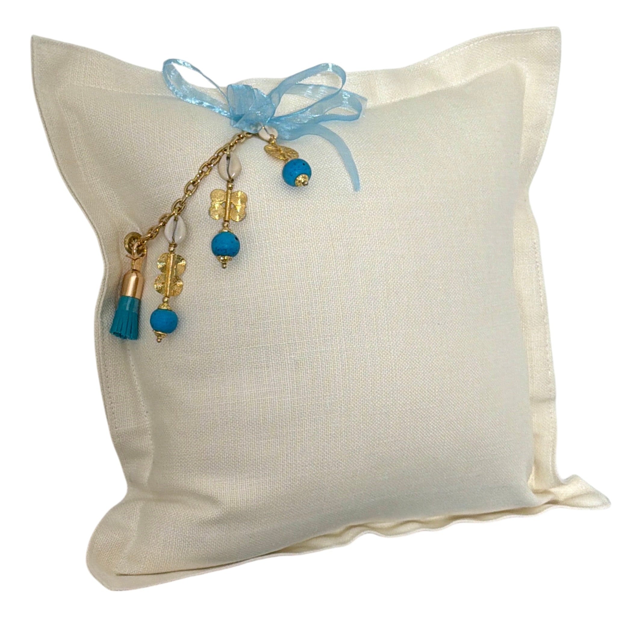 Coussin en lin lourd blanc ZANZIBAR No.57 avec poids Ashanti et perles turquoise.