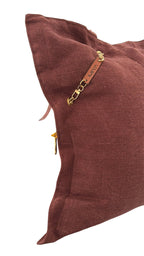 Dos du coussin en lin lourd cacao prune MIYA avec finition signature artisanale