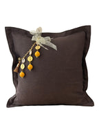 Housse de coussin en lin chocolat MARRAKECH No.89 avec pampille MIYA et perles jaunes.
