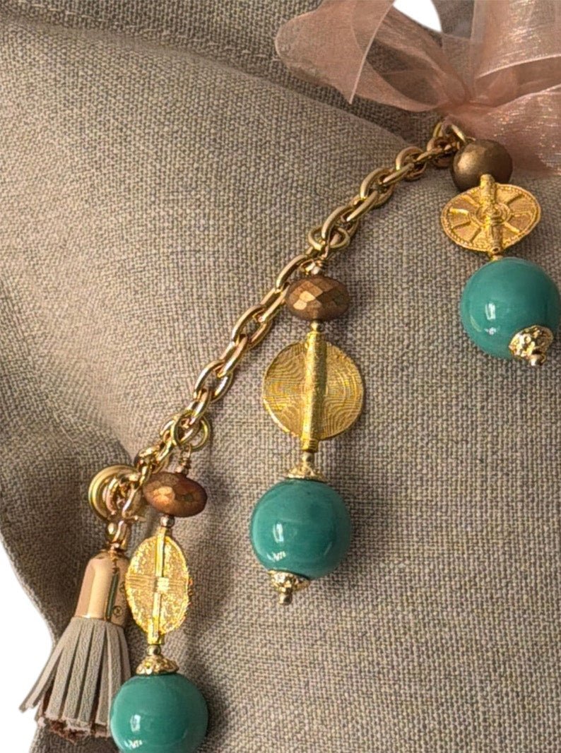 Pampille signature MIYA avec perles vert d'eau et poids Ashanti