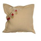 Coussin décoratif en lin lourd khaki 50x50 cm avec pampille artisanale MIYA Zanzibar No.53, perles rouges et poids Ashanti
