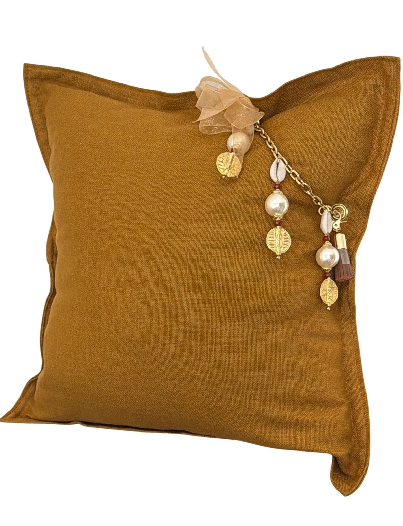 Coussin en lin moutarde MIYA avec pampille artisanale bohème chic