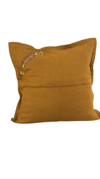 Dos du coussin en lin moutarde MIYA avec fermeture portefeuille