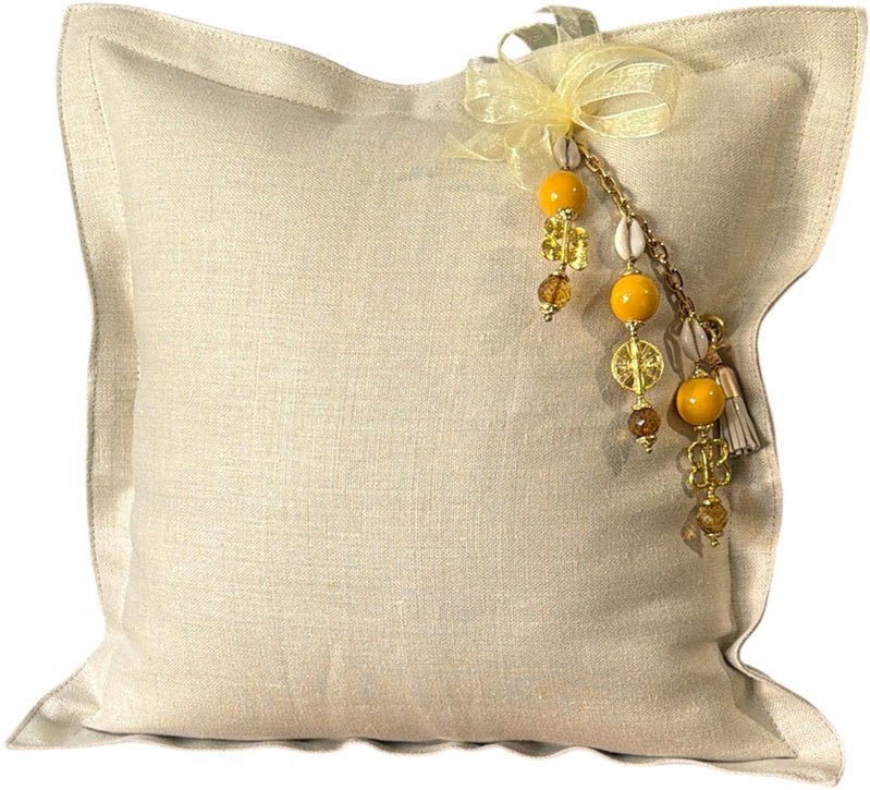 Coussin en lin MIYA vue de face, papmille jaune poids ashanti