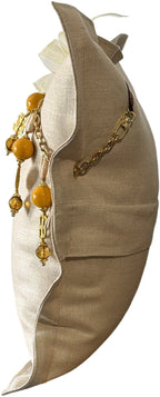 Coussin en lin MIYA vue de profil, pampille jaune poids ashanti