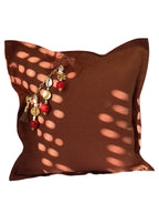 Coussin en lin terracotta MARRAKECH No.86 et pampille signature MIYA