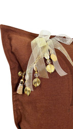 Coussin terracotta profil avec pampille signature MIYA poids Ashanti et perles