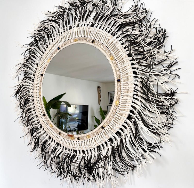 Miroir mural bohème noir et blanc avec cauris et poids Ashanti décoration intérieure MIYA