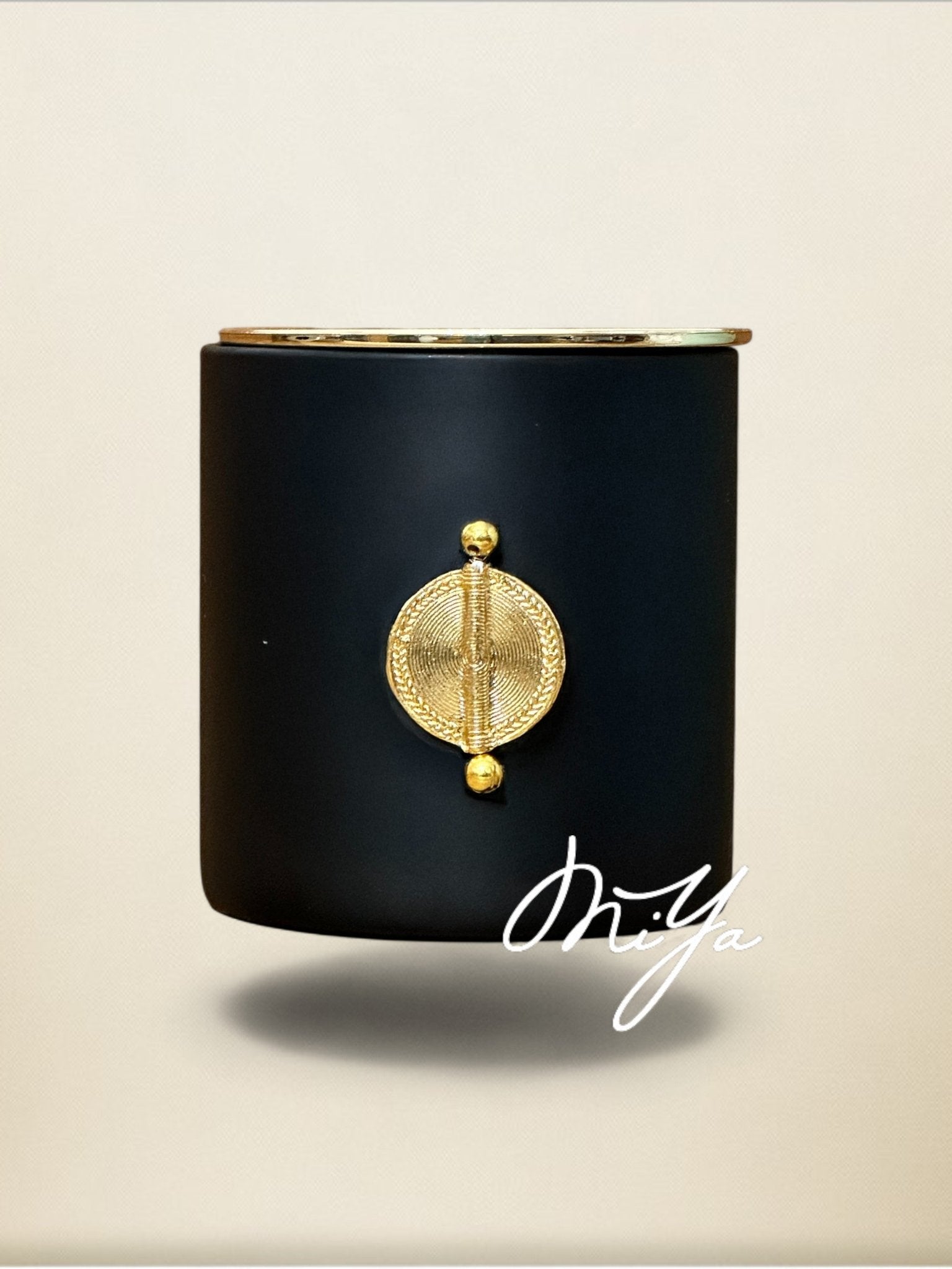 Bougie parfumée en cire de soja, artisanale et minimaliste avec médaillon Baoulé et parfum subtil | MIYA