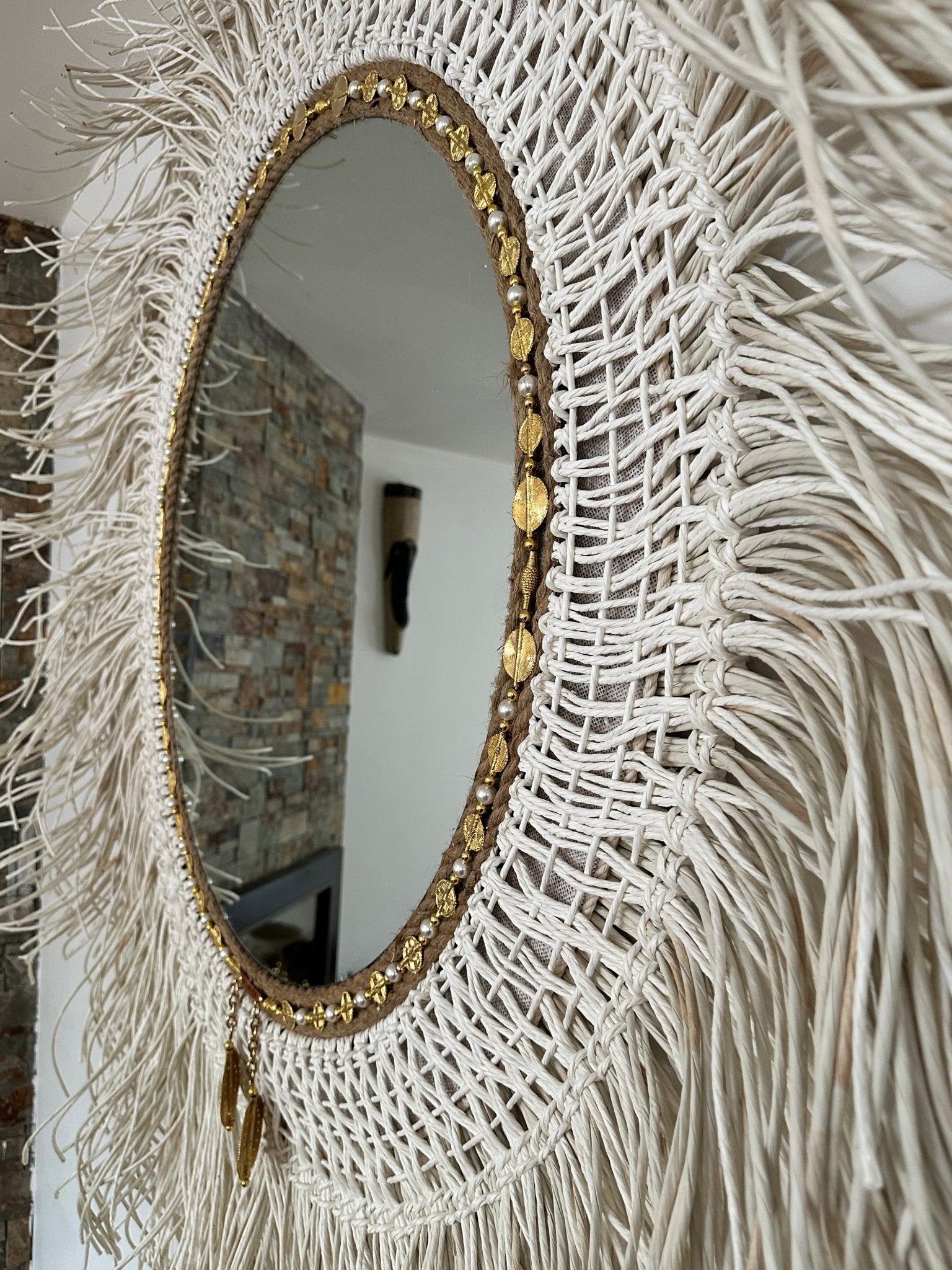 Miroir rond | Oriane Perles d'Or - un éclat nacré aux reflets d'or - MIYA’s Boutiques